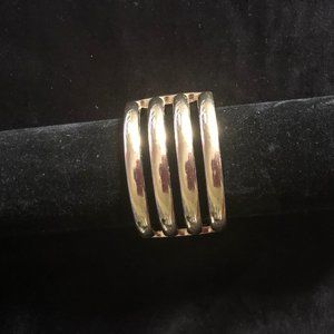 Fashionable bangle bracelet